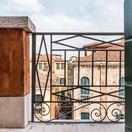 Carmini Canal View And Balcony With Lift Венеція Екстер'єр фото