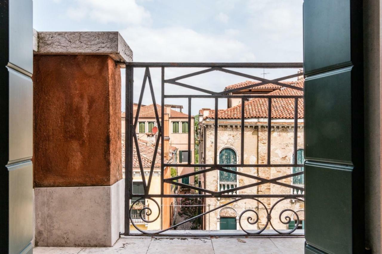 Carmini Canal View And Balcony With Lift Венеція Екстер'єр фото