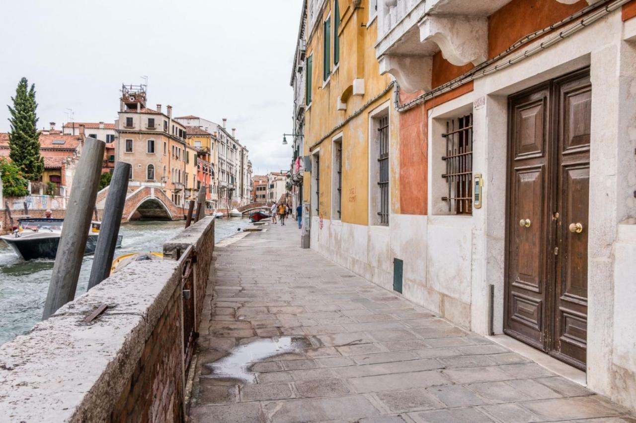 Carmini Canal View And Balcony With Lift Венеція Екстер'єр фото