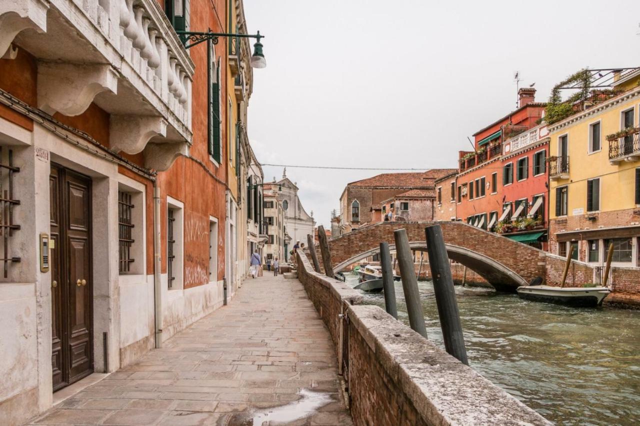 Carmini Canal View And Balcony With Lift Венеція Екстер'єр фото