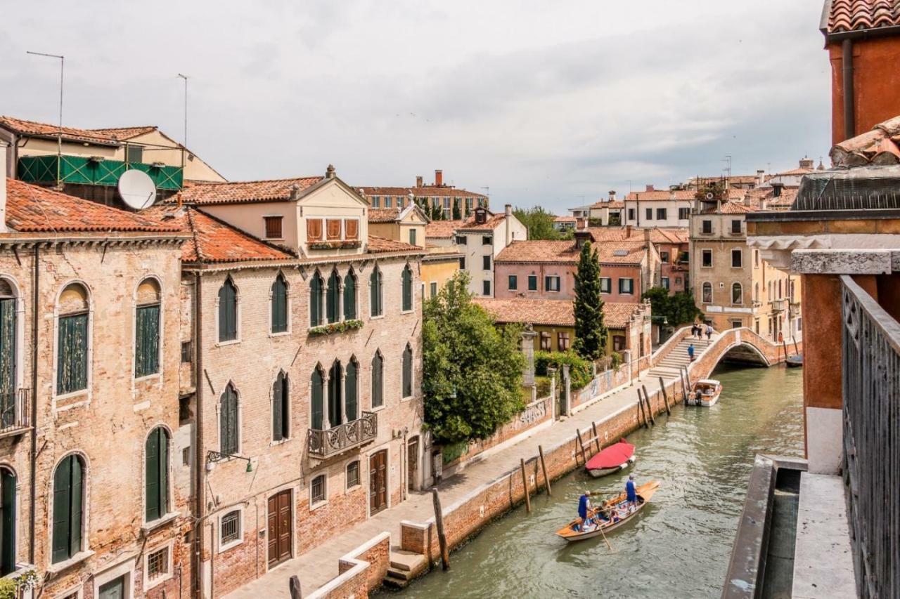 Carmini Canal View And Balcony With Lift Венеція Екстер'єр фото